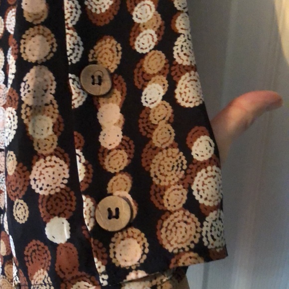 Flowy top with 3/4 length button sleeve asymmetrical hem Sz 22/24 - Picture 3 of 6